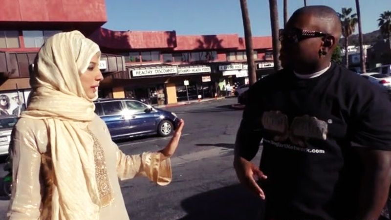 Развратная арабка предложила темнокожему мужчине регулярный секс в обмен на проживание в его доме