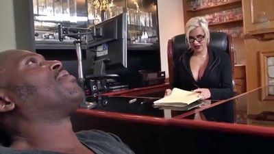 Сисястая директриса с огромной жопой проводит воспитательные меры со злостным прогульщиком